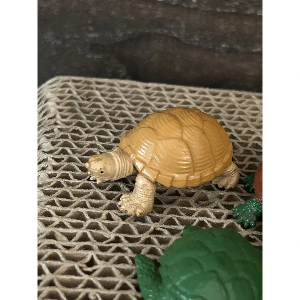 Lot Of 7 Safari Ltd Colorful Frogs‎ And Turtles